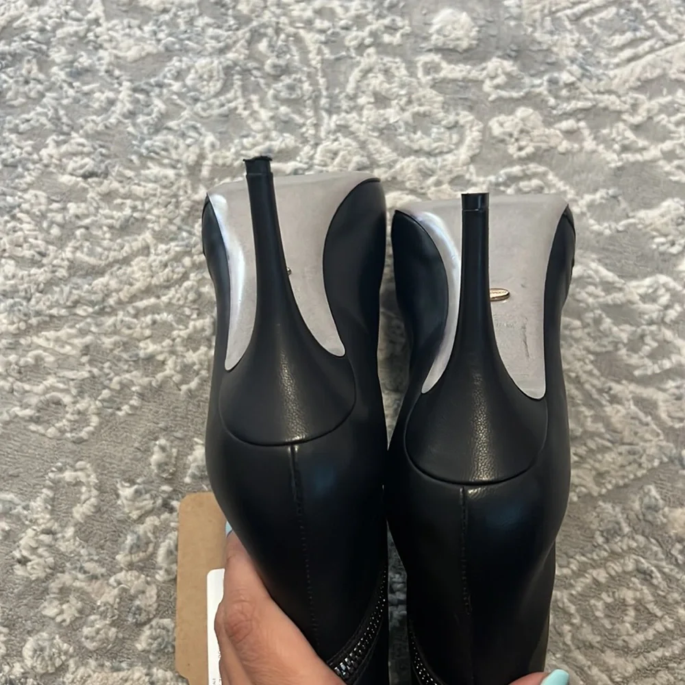 Sergio Rossi Zipper Black Leather Booties - Picture 8 of 11